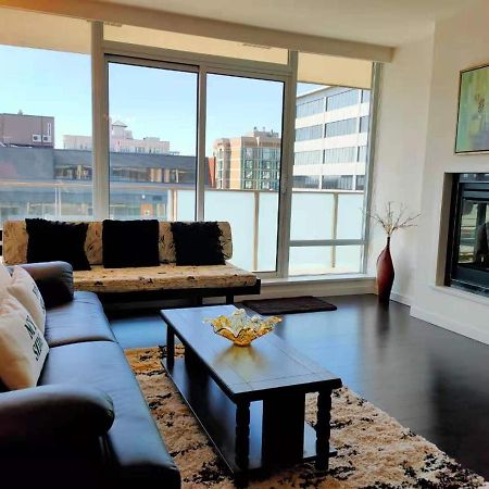 Waterfalls Hotel - Suite In Falls Downtown With Pool Victoria Esterno foto