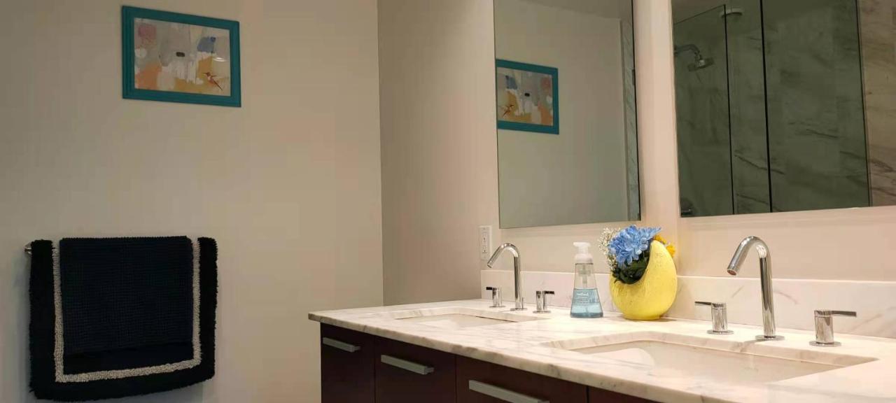 Waterfalls Hotel - Suite In Falls Downtown With Pool Victoria Esterno foto