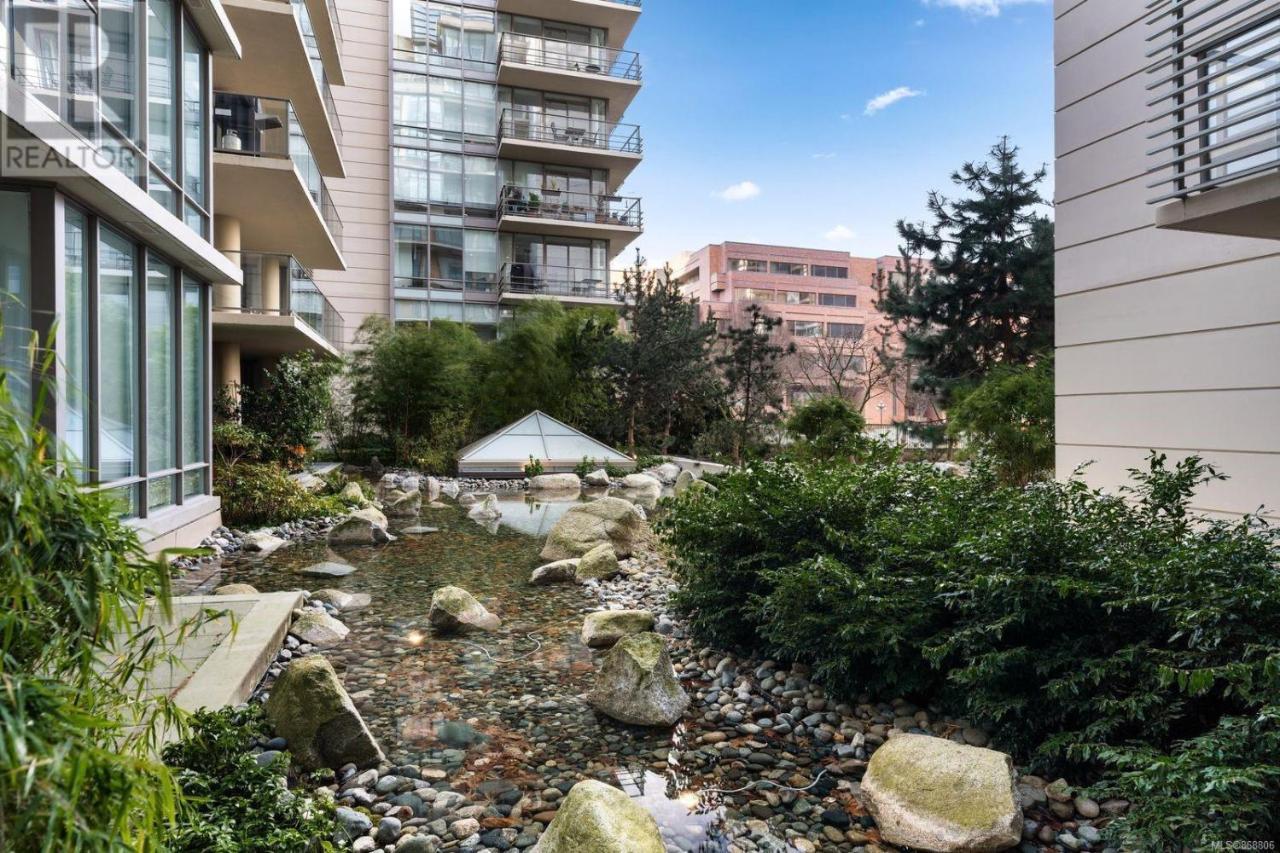 Waterfalls Hotel - Suite In Falls Downtown With Pool Victoria Esterno foto